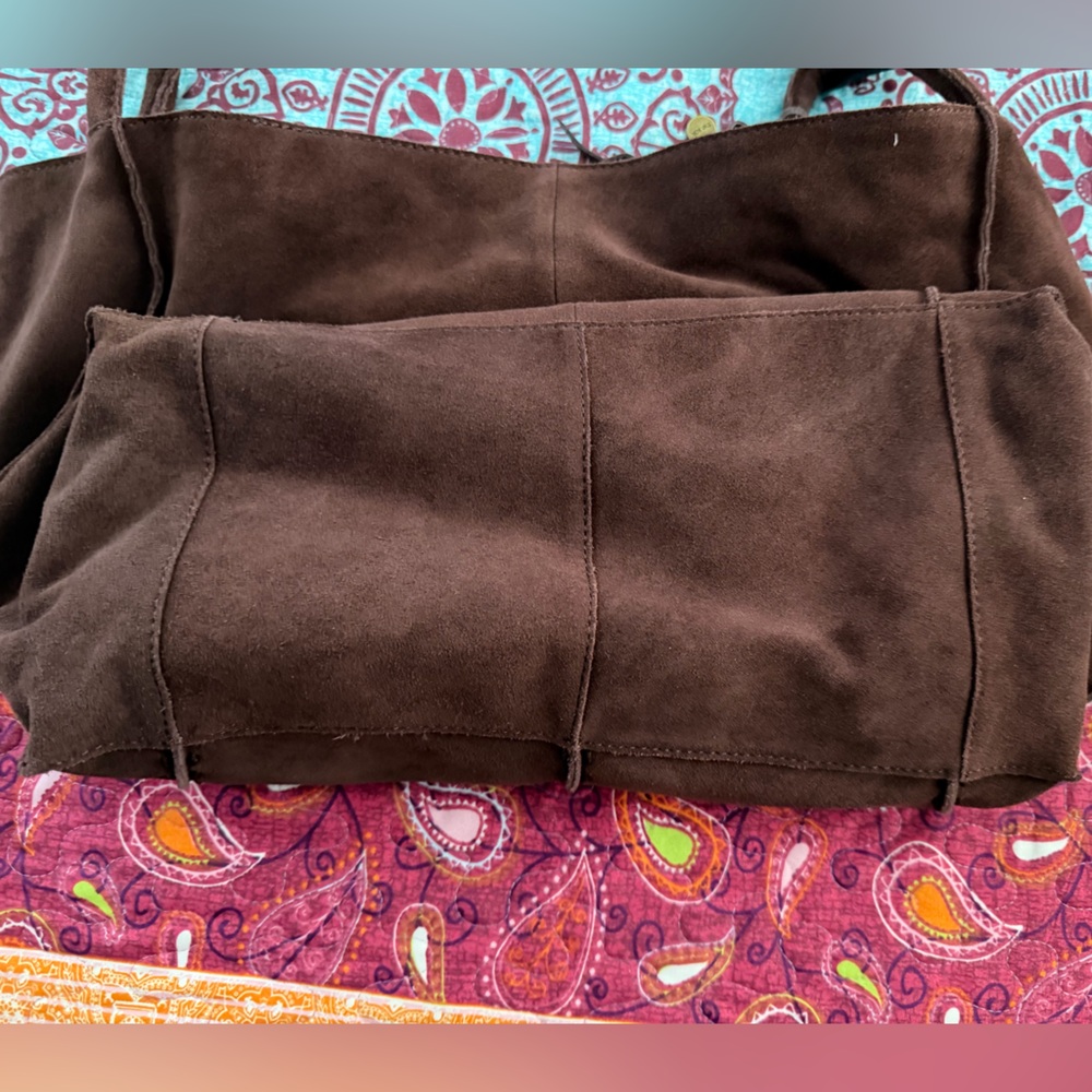 The Sak Large Los Feliz Mahogany Suede Shoulder Bag with Tassel - Picture 4 of 9